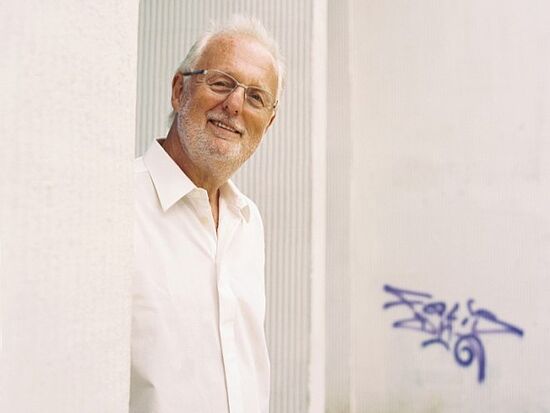 Die Hände zum Himmel