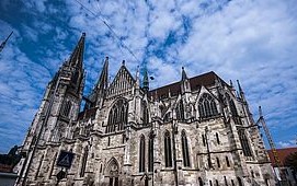 Wie der Dom zu seinem Namen kam 
oder: warum der hl. Petrus im Schifferl sitzt